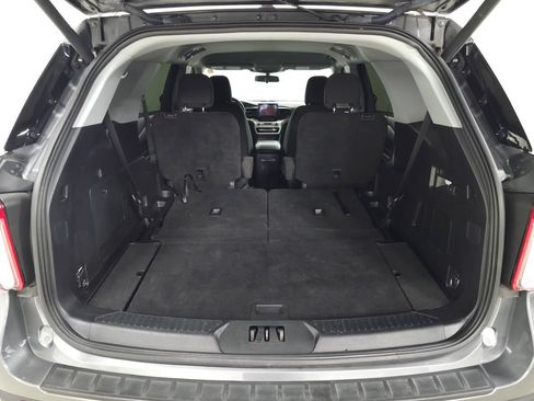 Used 2021 Ford Explorer XLT w/ Class III Trailer Tow Package AWD/4WD image 8