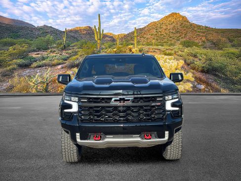 Used 2023 Chevrolet Silverado 1500 ZR2 w/ Technology Package AWD/4WD image 9