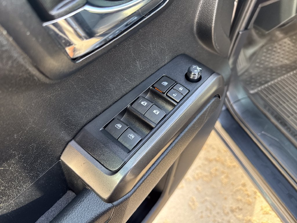 Certified 2022 Toyota Tacoma TRD Off-Road AWD/4WD image 11