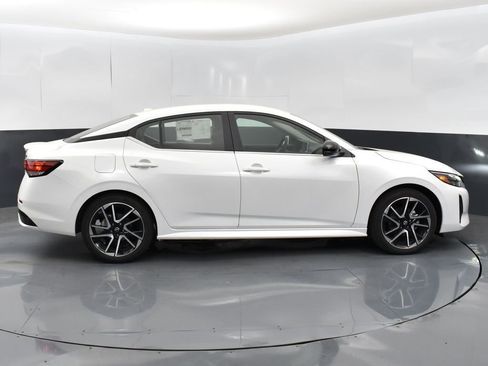 New 2025 Nissan Sentra SR image 4
