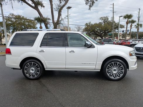 Used 2015 Lincoln Navigator 4DR 2WD SELECT image 3