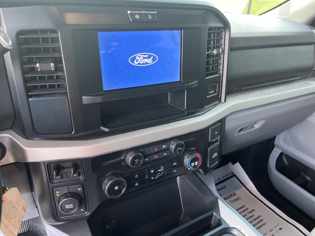 Used 2025 Ford F350 XLT AWD/4WD image 18