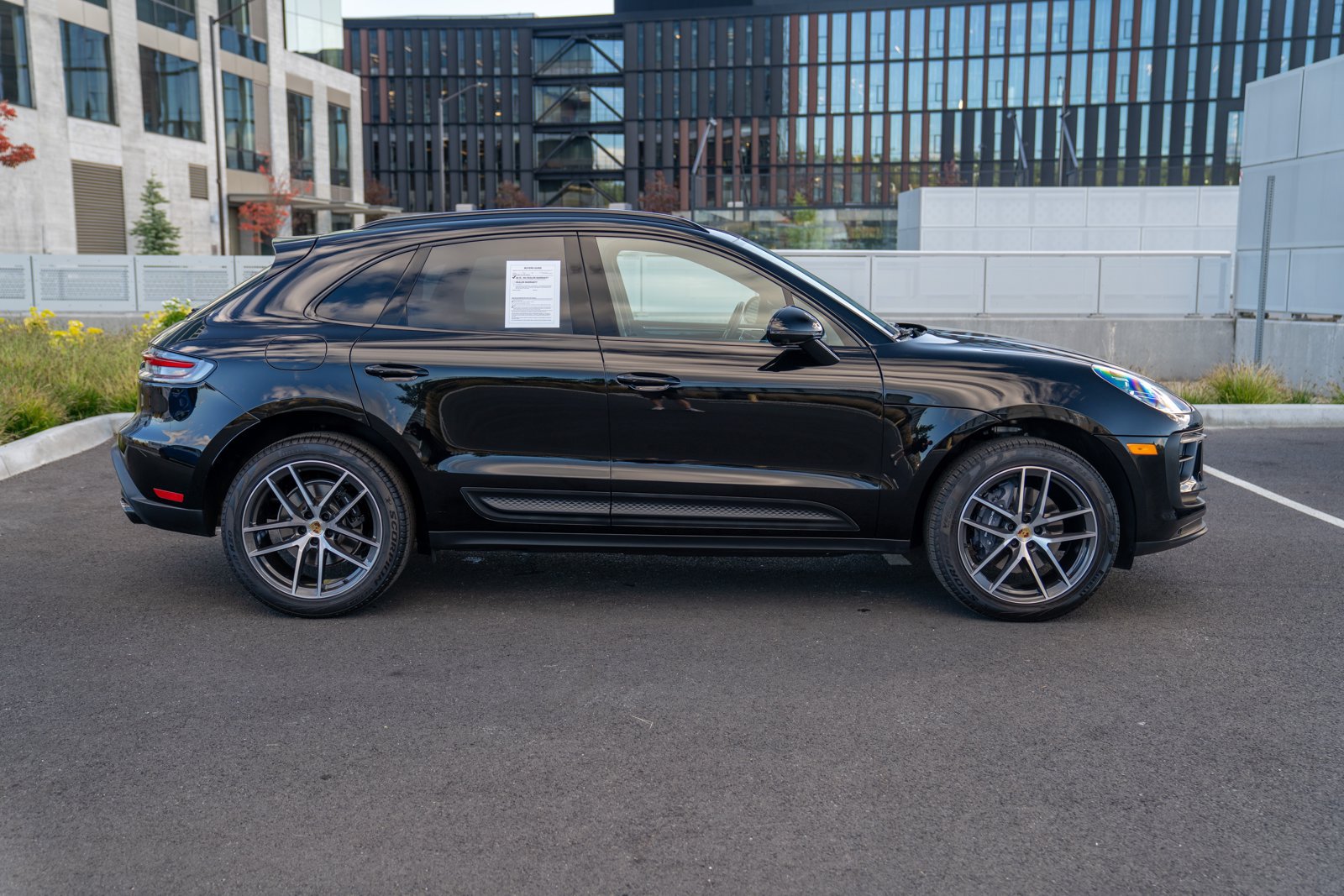Certified 2026 Porsche Macan AWD/4WD image 8