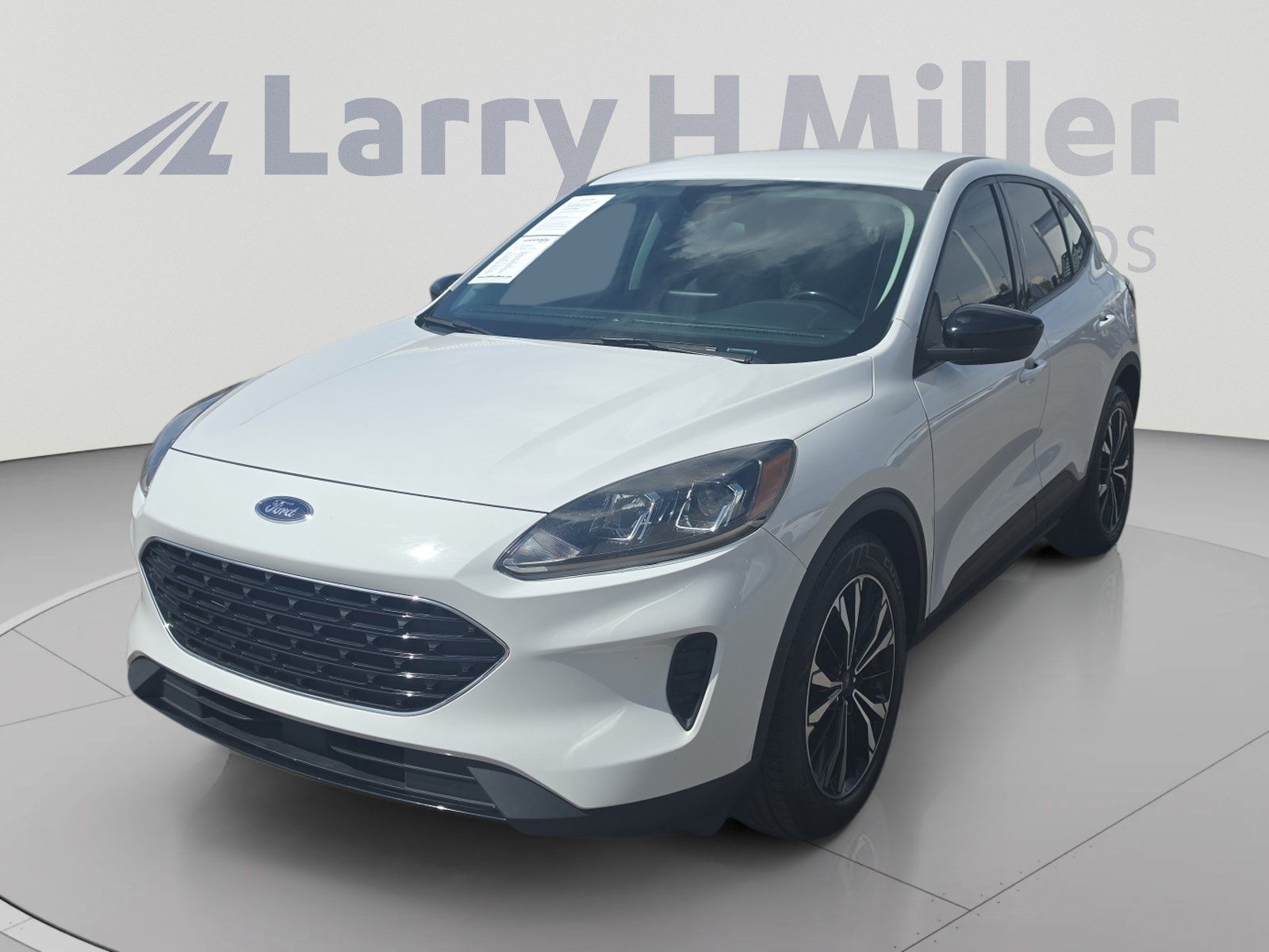 Used 2022 Ford Escape SE w/ SE Sport Appearance Package FWD image 1