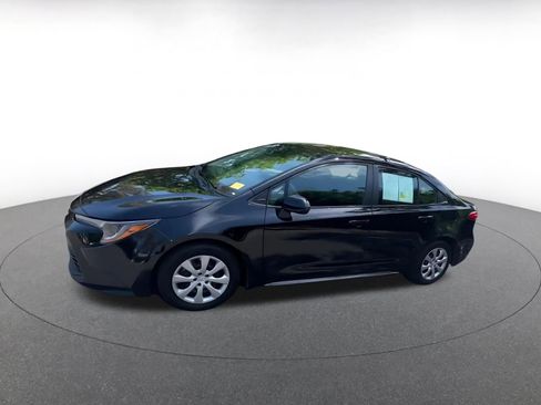 Used 2025 Toyota Corolla LE FWD image 7