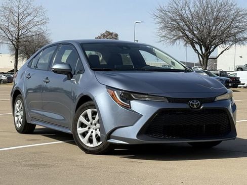 Certified 2022 Toyota Corolla LE image 2