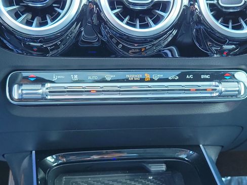 Certified 2025 Mercedes-Benz GLA 250 image 30