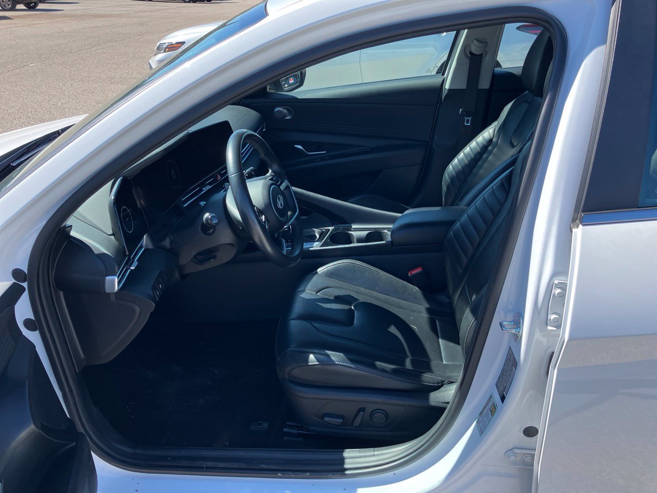 Used 2025 Hyundai Elantra Limited FWD image 7