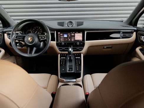 Certified 2025 Porsche Macan AWD/4WD image 15