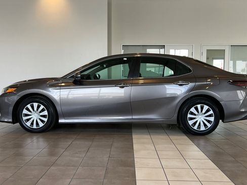 Used 2021 Toyota Camry LE image 7