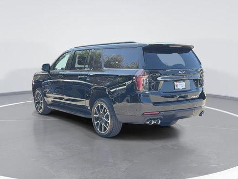 Used 2026 Chevrolet Suburban RST RWD image 5