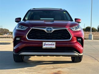 Used 2023 Toyota Highlander Platinum video 2