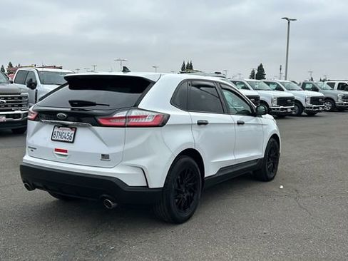 Certified 2020 Ford Edge SE image 3