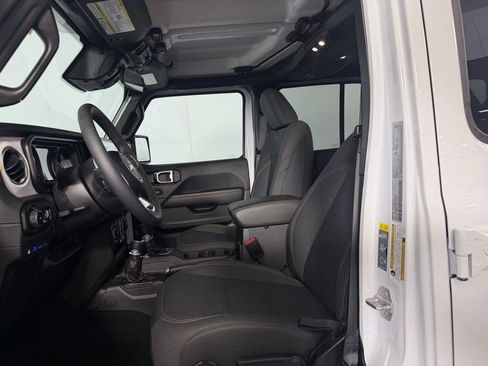 Used 2025 Jeep Wrangler Unlimited Sahara AWD/4WD image 22