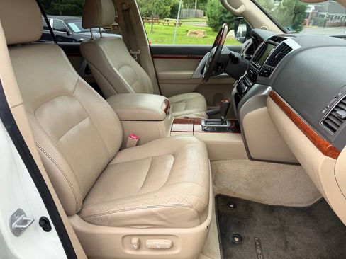 Used 2014 Toyota Land Cruiser AWD/4WD image 20