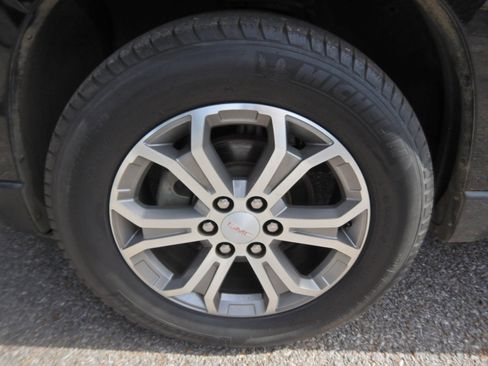 Used 2015 GMC Acadia SLT image 38