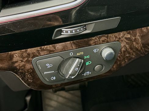 Used 2018 Audi Q7 3.0T Prestige w/ Prestige Package image 17