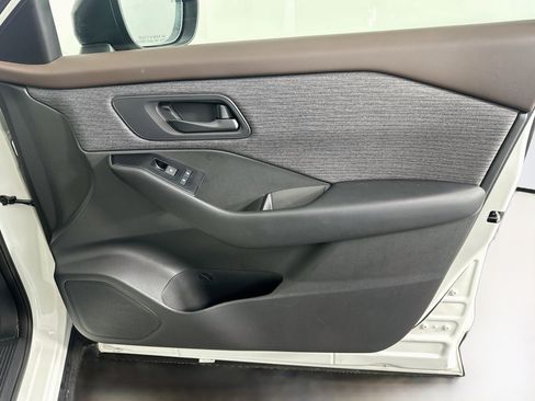 Used 2023 Nissan Rogue S FWD image 33