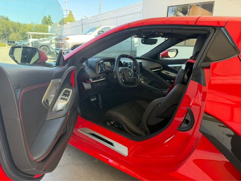 Used 2023 Chevrolet Corvette Stingray Premium Conv w/ Z51 Performance Package RWD image 5