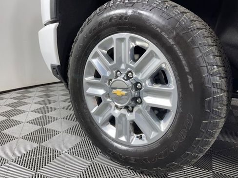 Used 2024 Chevrolet Silverado 2500 High Country w/ High Country Premium Package image 13