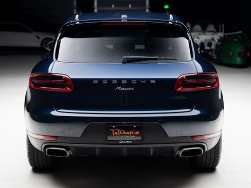 Used 2018 Porsche Macan AWD/4WD image 25