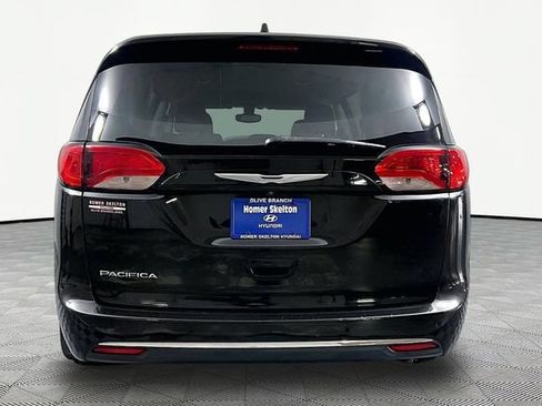 Used 2017 Chrysler Pacifica Touring Plus FWD image 4