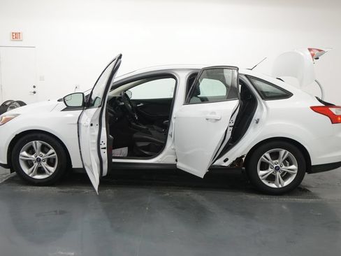 Used 2014 Ford Focus SE FWD image 19