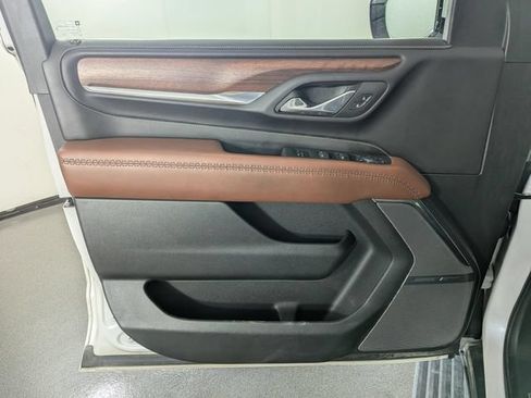 Used 2023 GMC Yukon Denali Ultimate AWD/4WD image 9