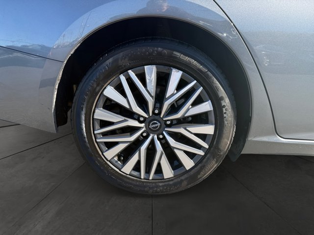 Used 2024 Nissan Altima 2.5 SV FWD image 9