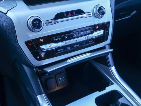 Used 2021 Ford Explorer XLT w/ Equipment Group 202A image 14