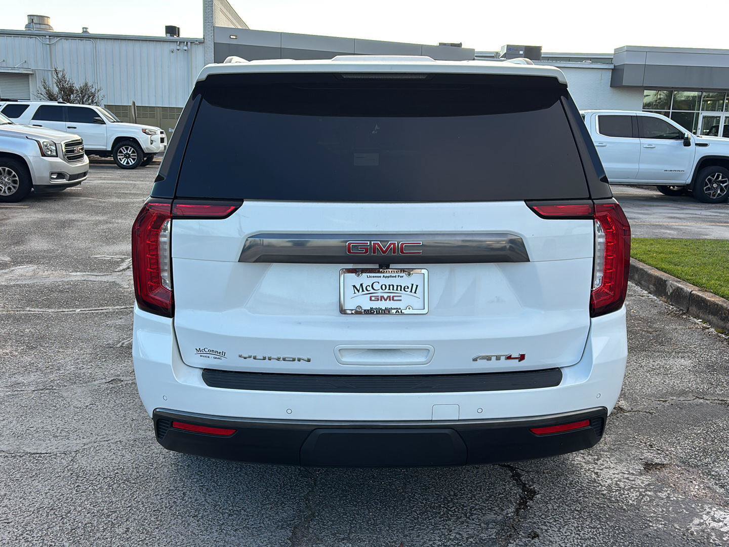 Certified 2024 GMC Yukon AT4 w/ Technology Package AWD/4WD image 6