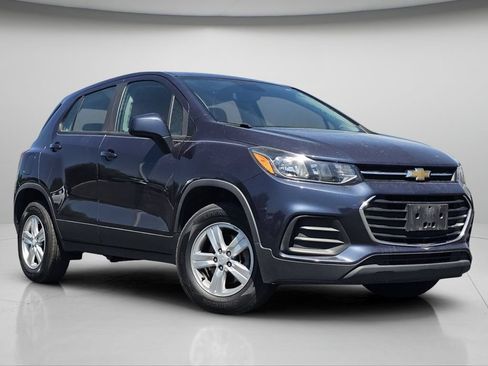 Used 2019 Chevrolet Trax LS AWD/4WD image 2