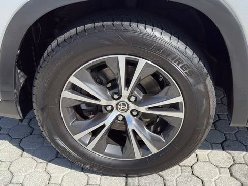 Used 2019 Toyota Highlander LE FWD image 18