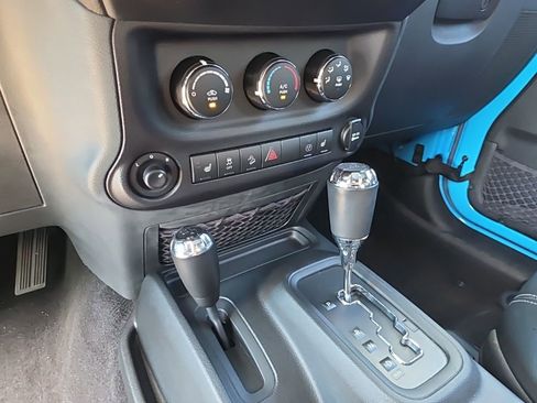 Used 2017 Jeep Wrangler Unlimited Sahara image 13