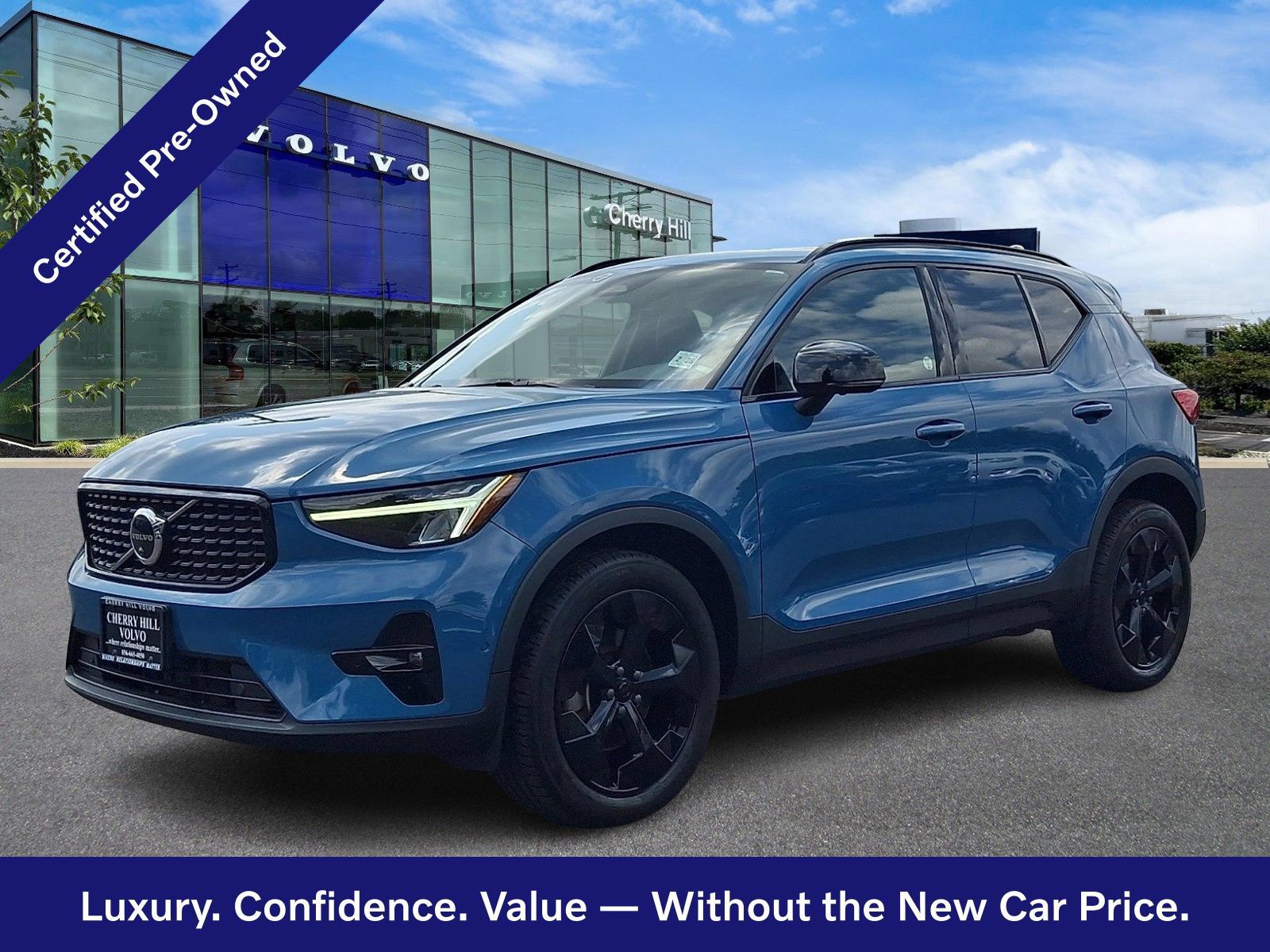 Certified 2023 Volvo XC40 B5 Plus w/ Driver Assist Package AWD/4WD image 3