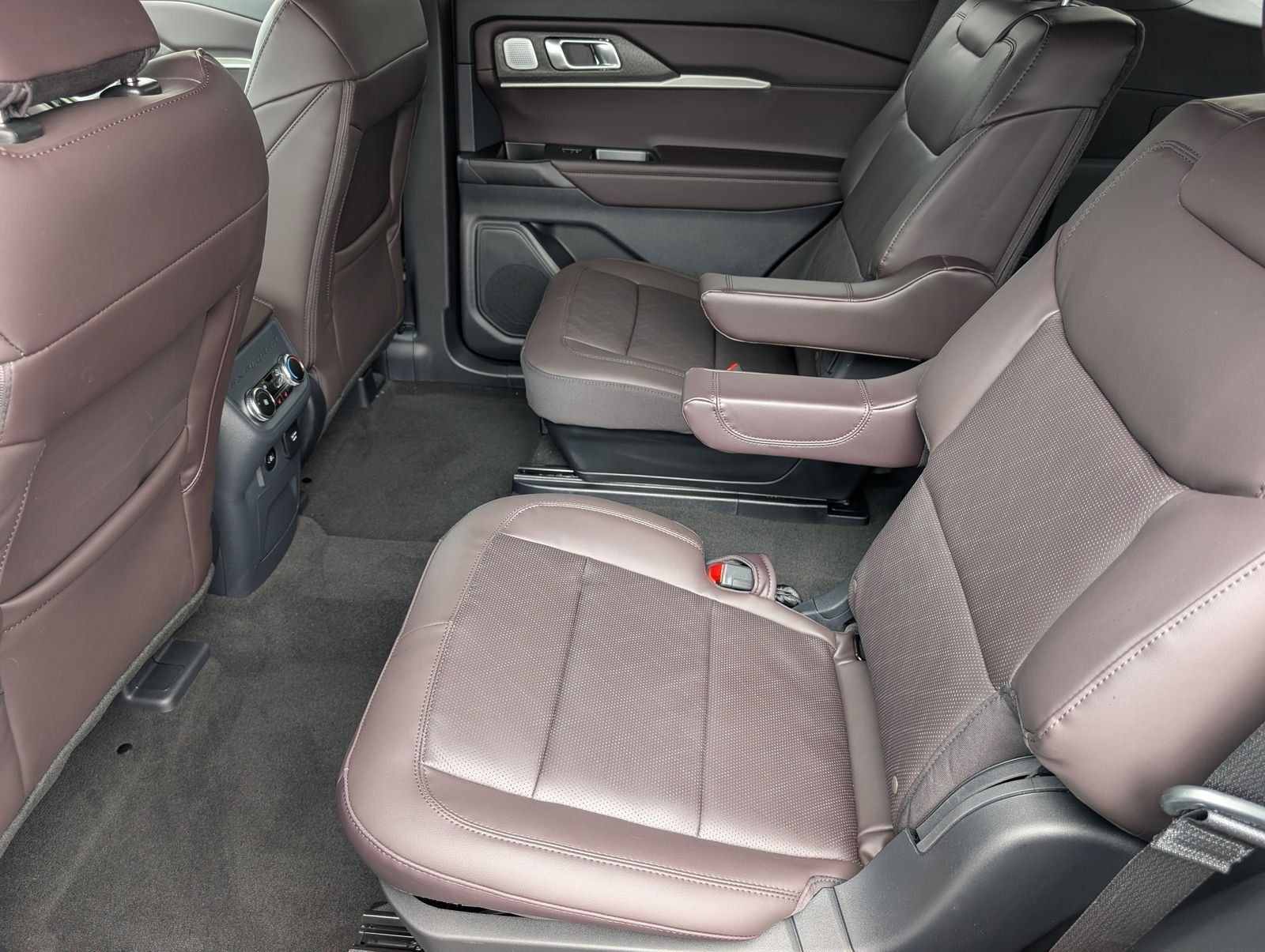 New 2026 Ford Explorer Platinum RWD image 29
