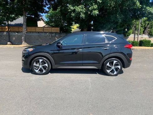 Used 2016 Hyundai Tucson Limited w/ Option Group 03 FWD image 2