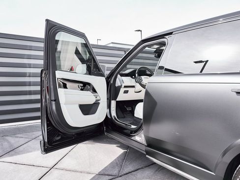 Used 2024 Land Rover Range Rover Long Wheelbase SE image 37