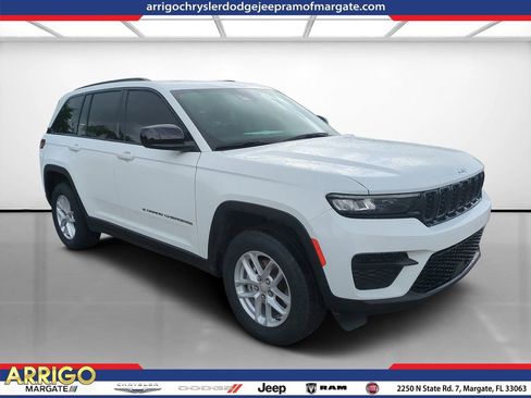 Used 2023 Jeep Grand Cherokee Laredo X image 1