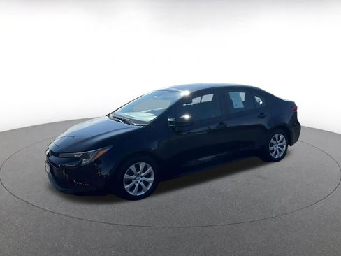 Used 2025 Toyota Corolla LE image 8