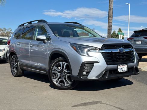 Used 2023 Subaru Ascent Limited image 2