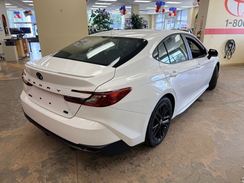 Used 2025 Toyota Camry SE FWD image 23