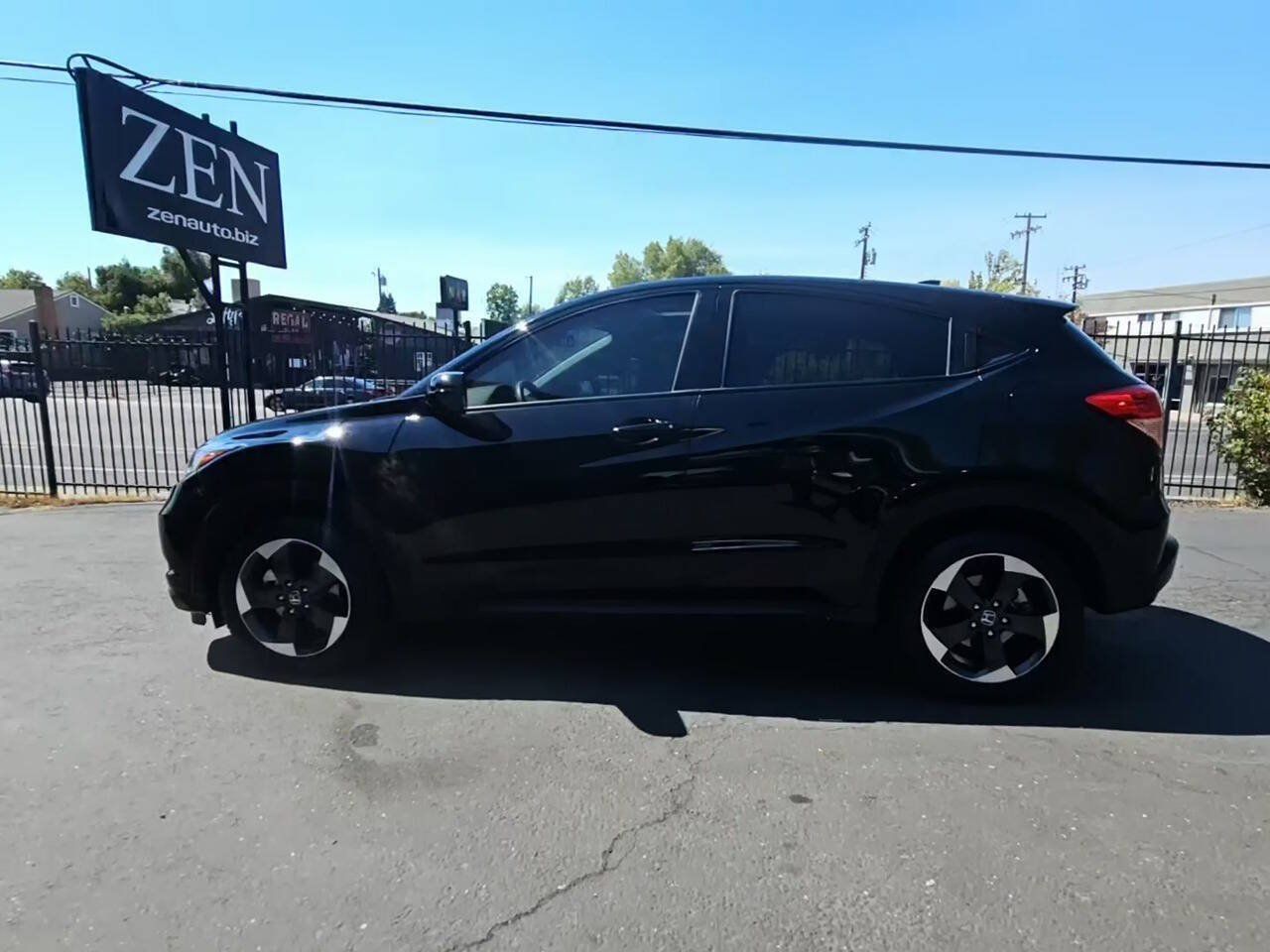 Used 2018 Honda HR-V EX image 2
