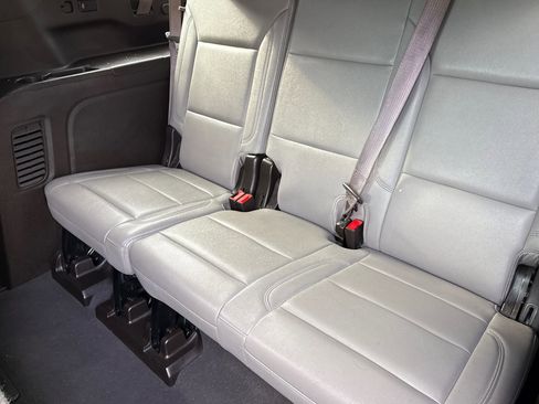 Used 2024 Chevrolet Suburban LT image 19