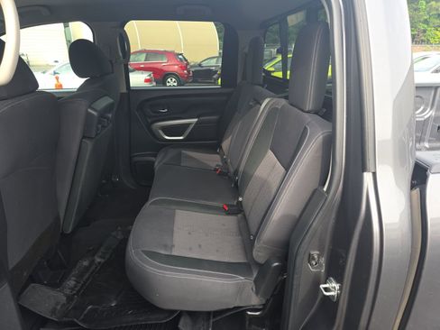 Used 2022 Nissan Titan SV AWD/4WD image 4