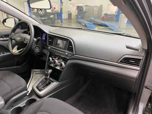 Used 2019 Hyundai Elantra SE w/ Cargo Package FWD image 14
