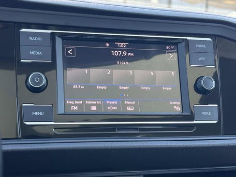 Used 2024 Volkswagen Jetta SE w/ Panoramic Sunroof Package image 12