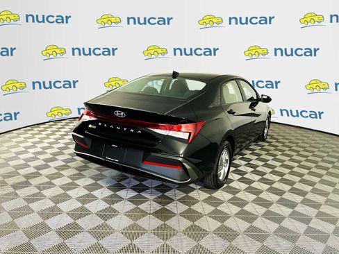 Certified 2025 Hyundai Elantra SE FWD image 7