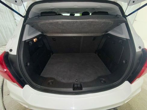 Used 2019 Chevrolet Trax LT w/ LT Convenience Package FWD image 12