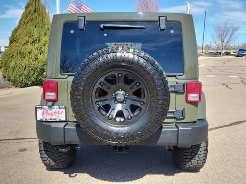 Used 2015 Jeep Wrangler Unlimited Rubicon w/ Connectivity Group image 12